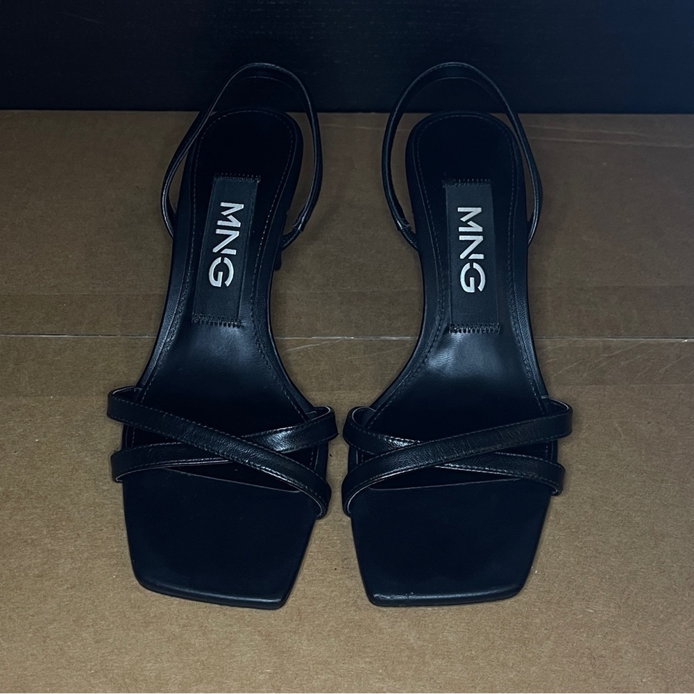 Heel leather sandals